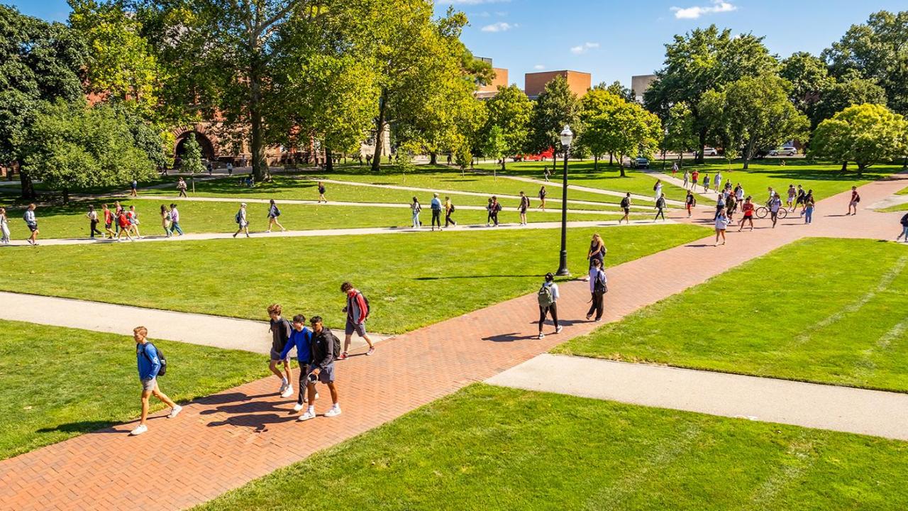 Students, faculty and staff cross paths on the Oval at Ohio State